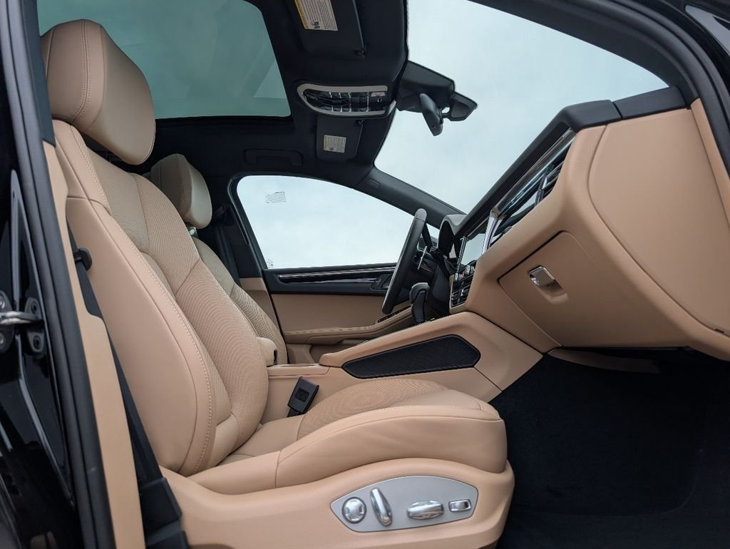 2026 Porsche Macan T - Photo 17