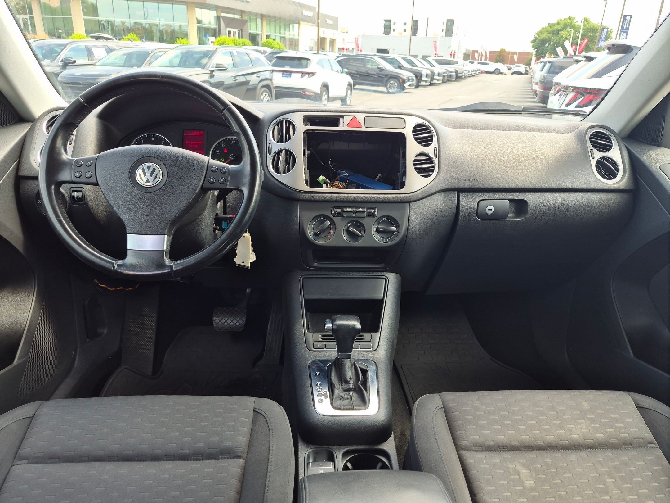 Used 2009 Black Volkswagen SE image 24
