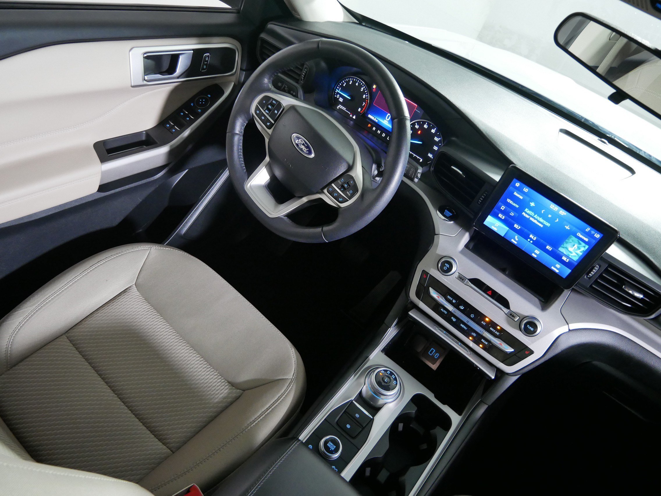 2023 Ford Explorer XLT - Photo 9