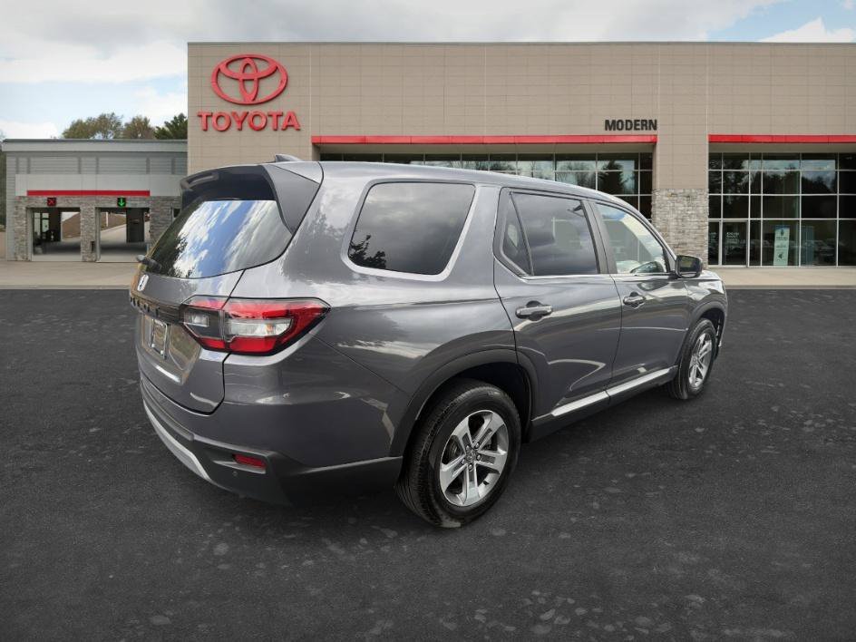 Used 2023 Modern Steel Metallic Honda EX-L 8 Passenger image 5