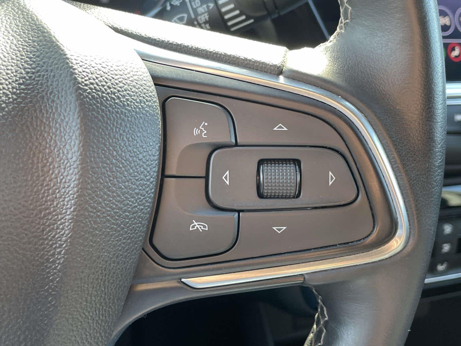 Used 2022 Summit White Buick Select image 36