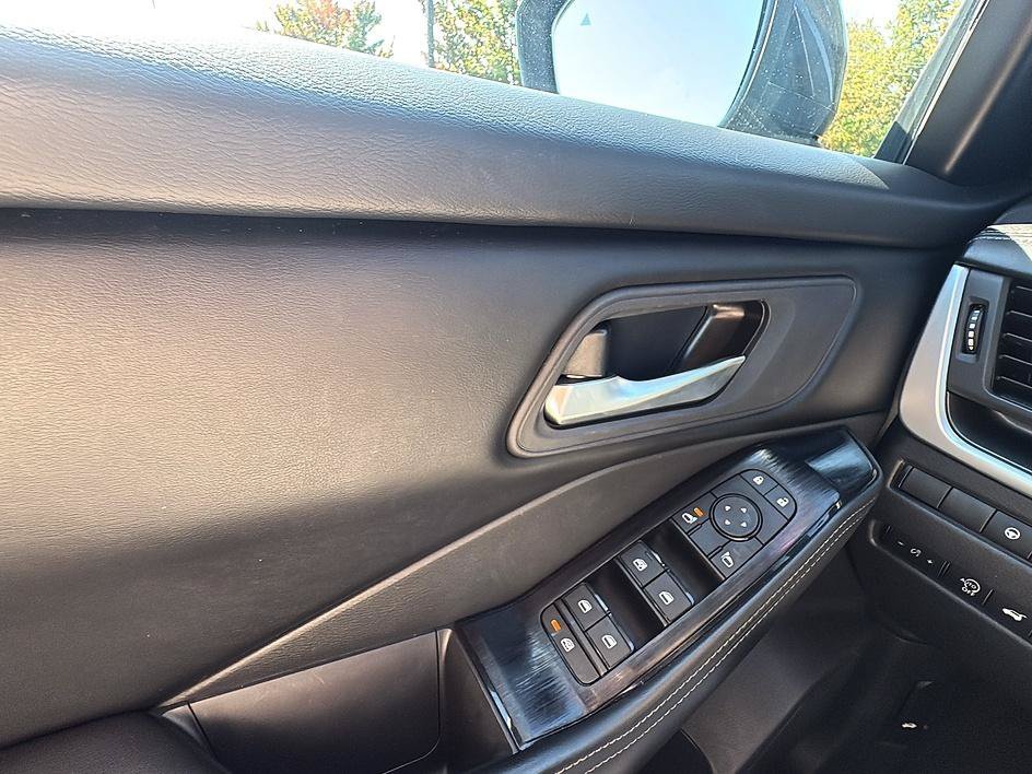 Used 2025 Super Black Nissan SV image 15