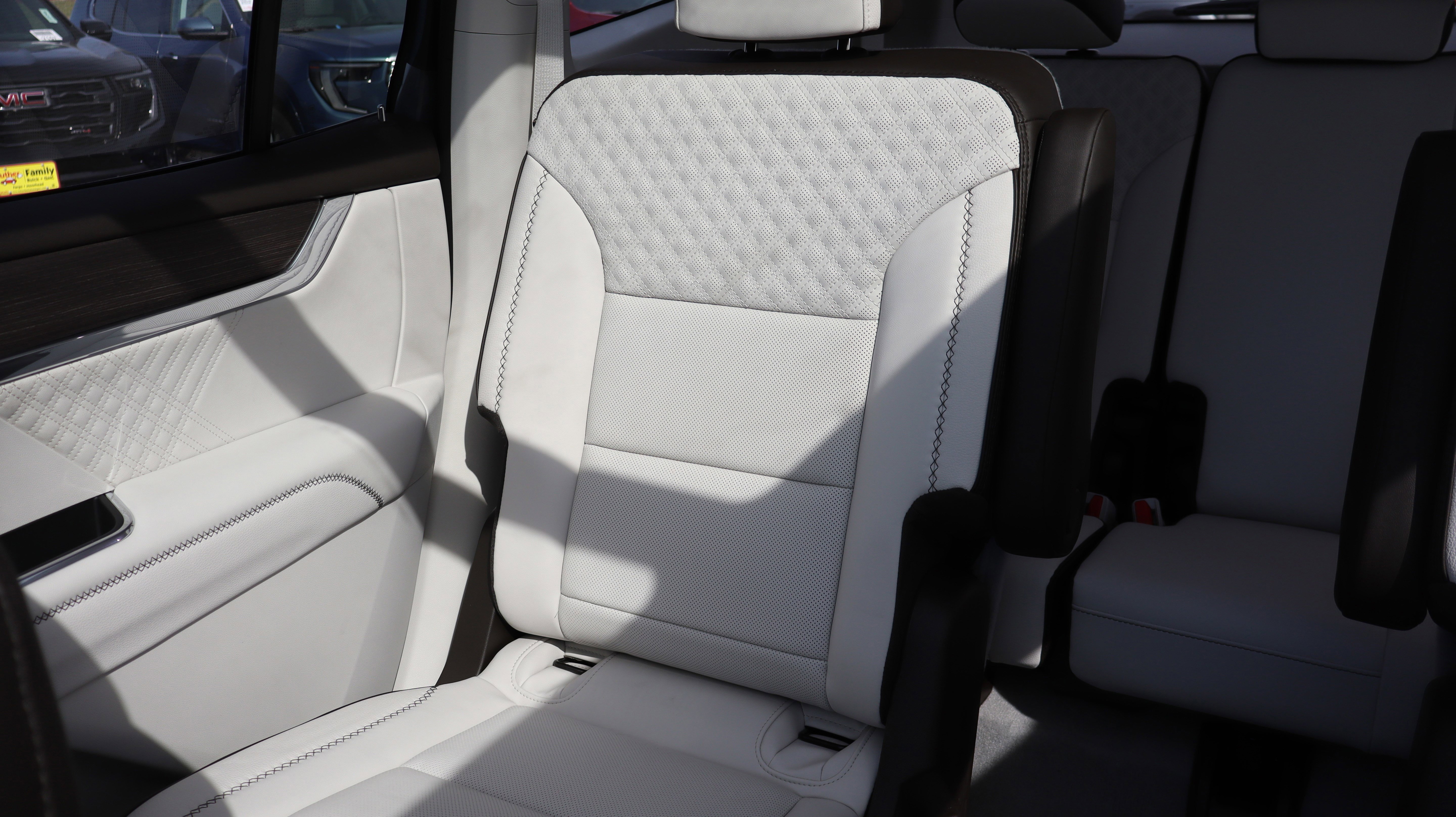 2026 GMC Acadia Denali - Photo 14