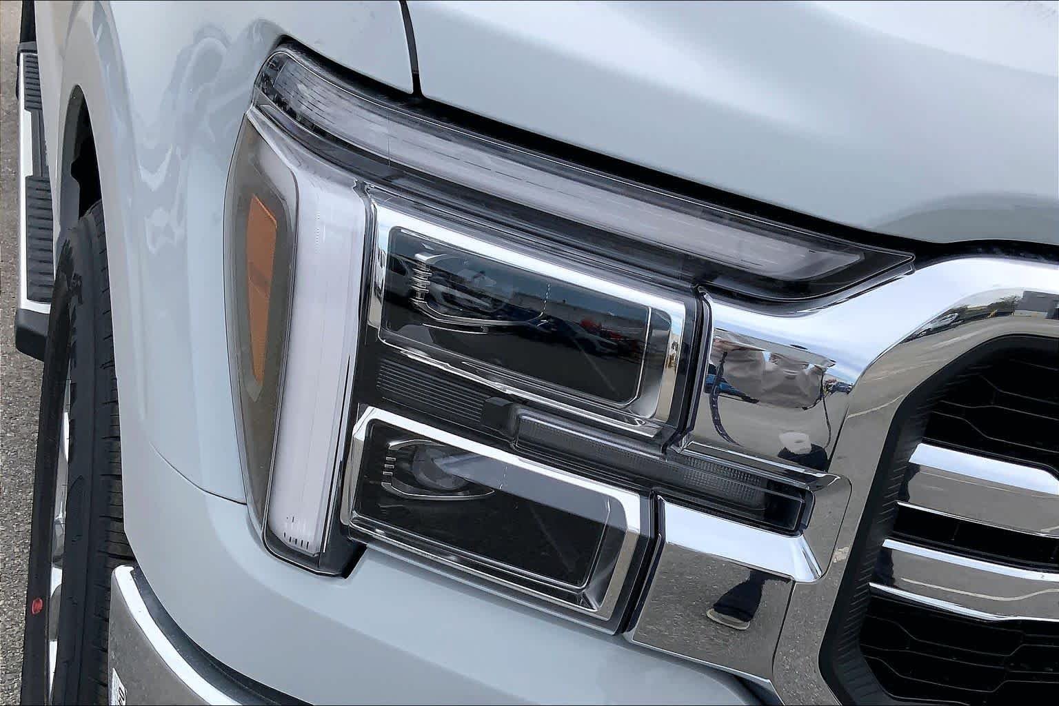 Used 2026 Avalanche Ford LARIAT image 13