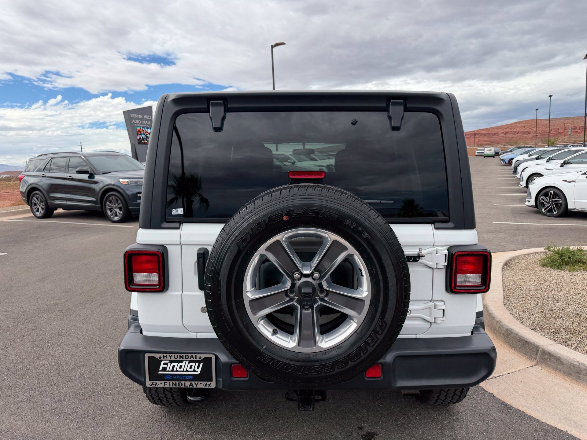 Used 2020 White Jeep Unlimited Sahara image 8