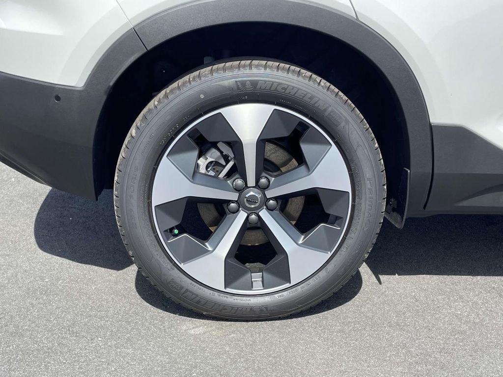 2026 Volvo XC40 Plus - Photo 33
