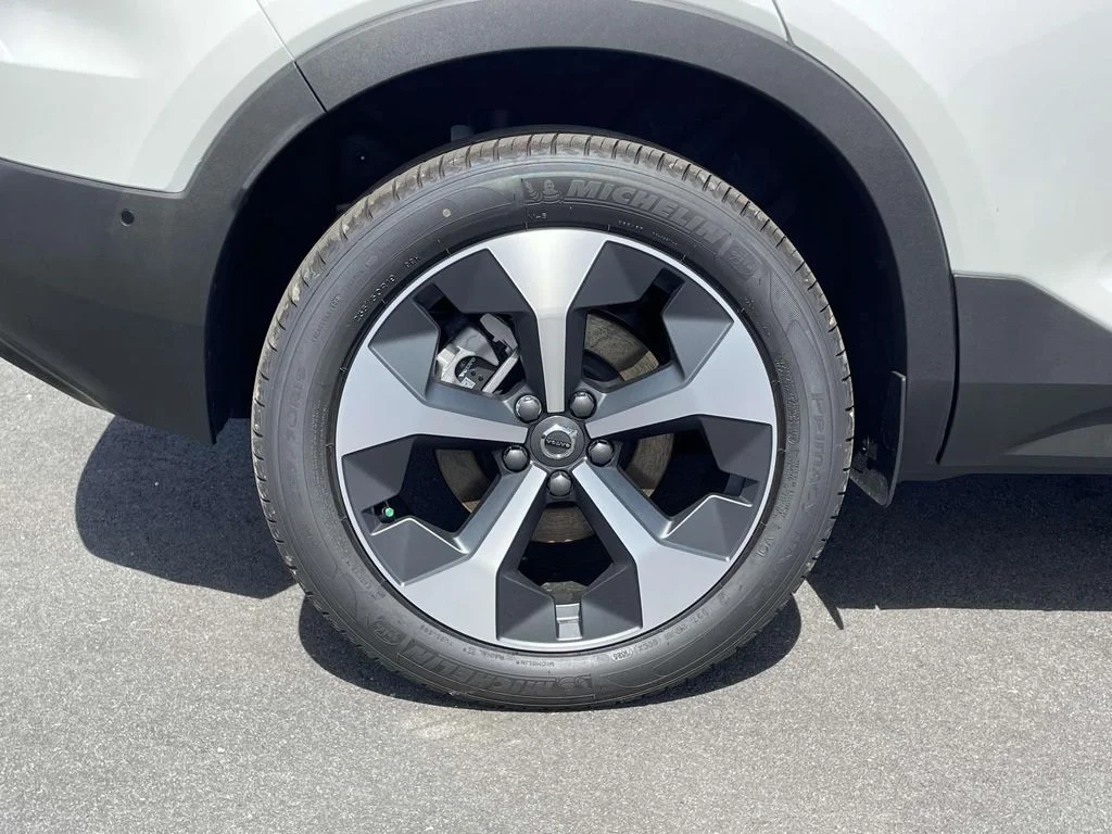 2026 Volvo XC40 Plus - Photo 33