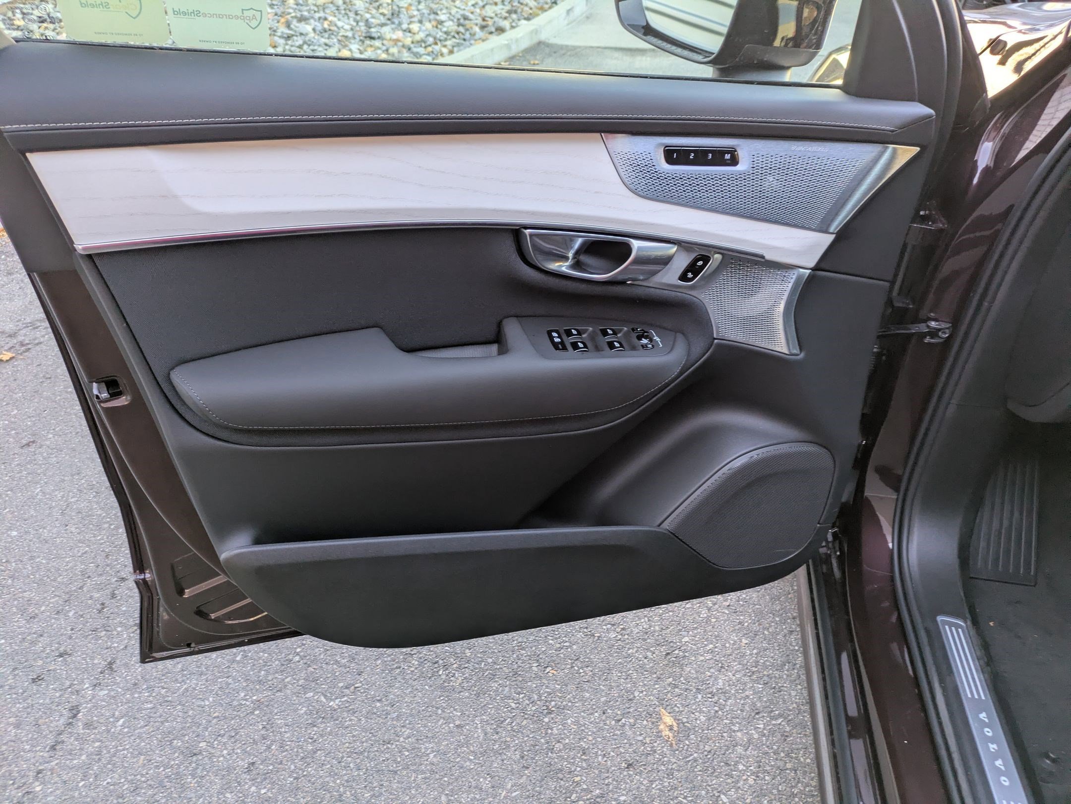 New 2026 Mulberry Red Volvo Ultra Dark Theme image 10