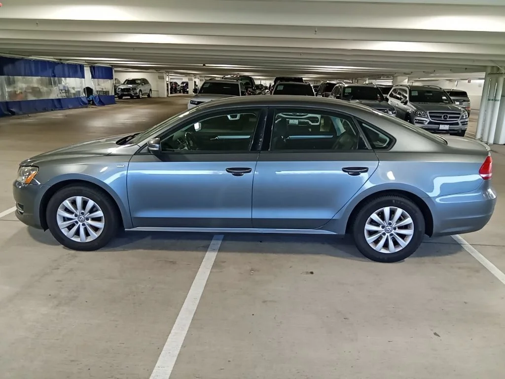 Used 2014 Platinum Gray Metallic Volkswagen 2.5L Wolfsburg Edition image 8