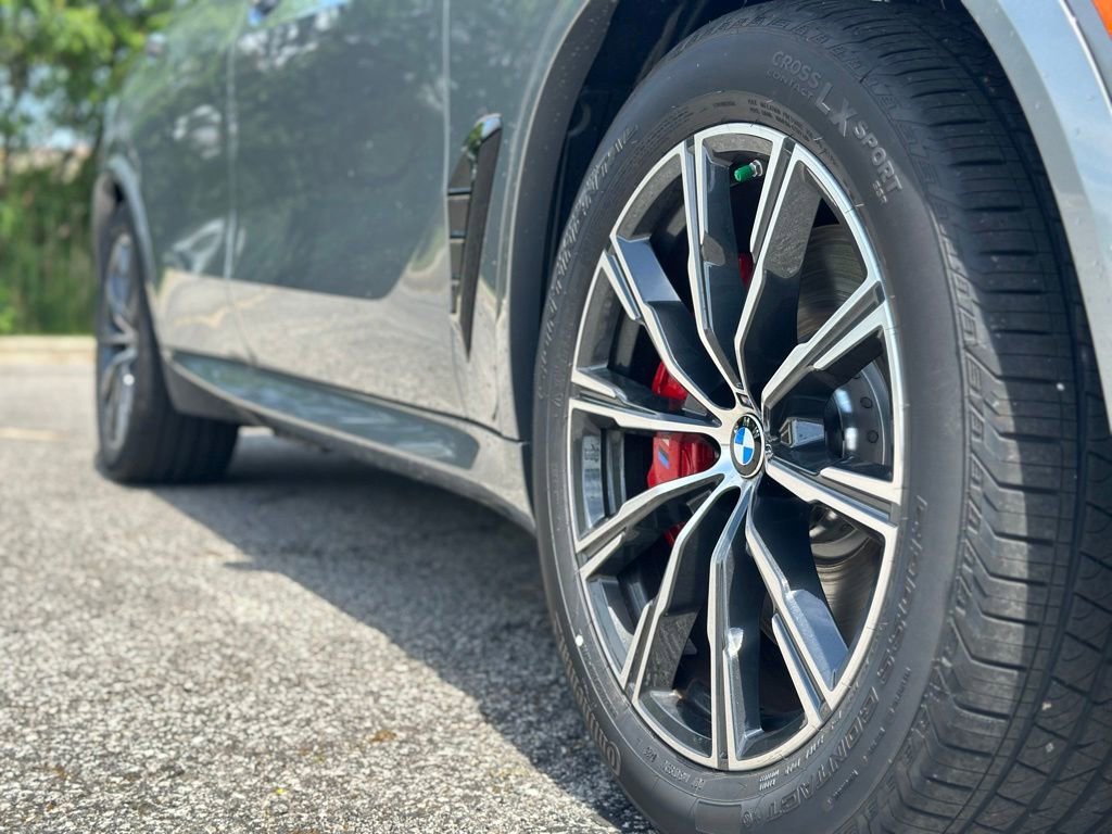 New 2026 Skyscraper Grey Metallic BMW xDrive50e image 9