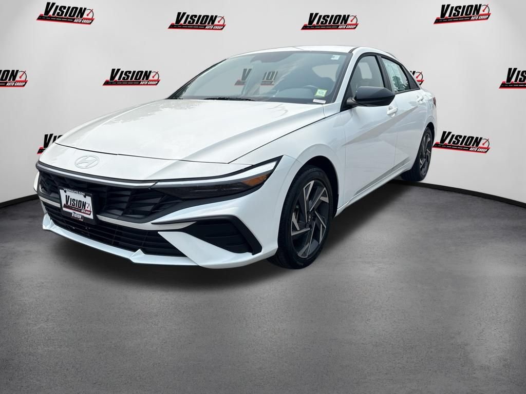 Used 2025 White Hyundai SEL Sport image 1