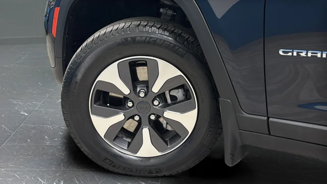 Used 2022 Midnight Sky Jeep 4xe image 43