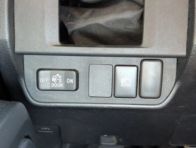Used 2018 Super White Toyota SR image 21