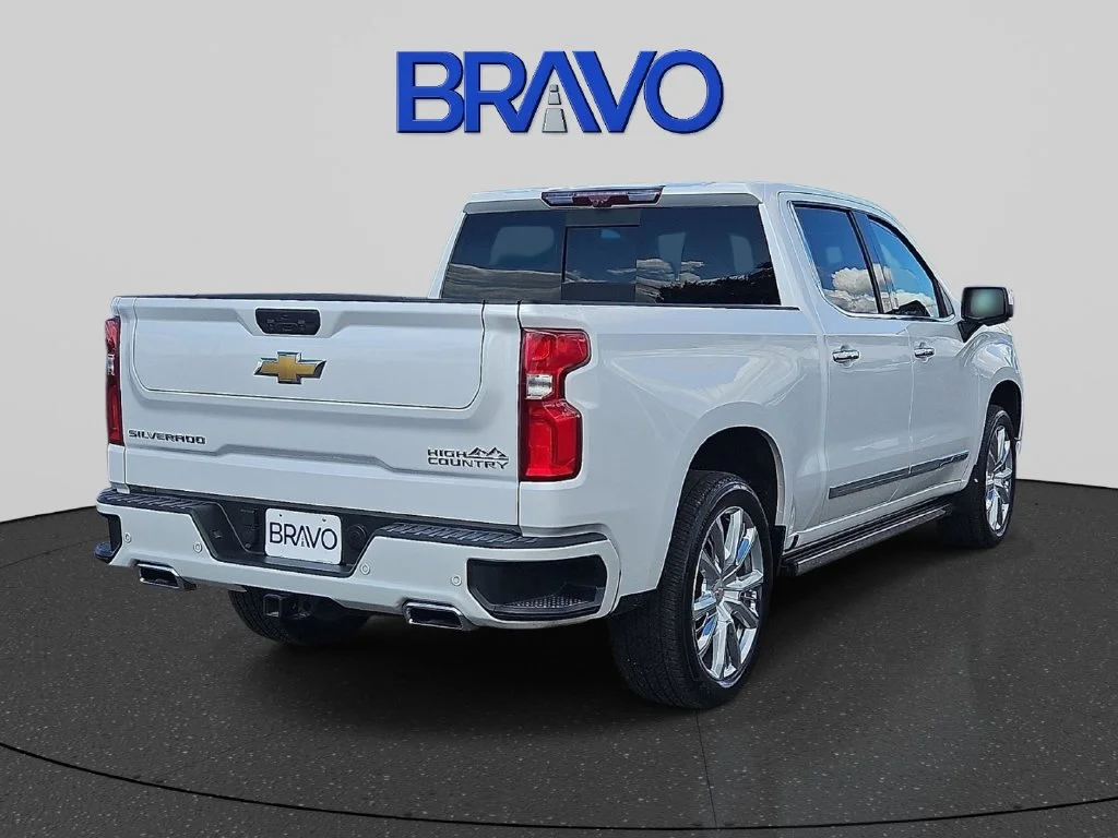 Used 2022 IRIDESCENT PEARL TRICOAT Chevrolet High Country image 4