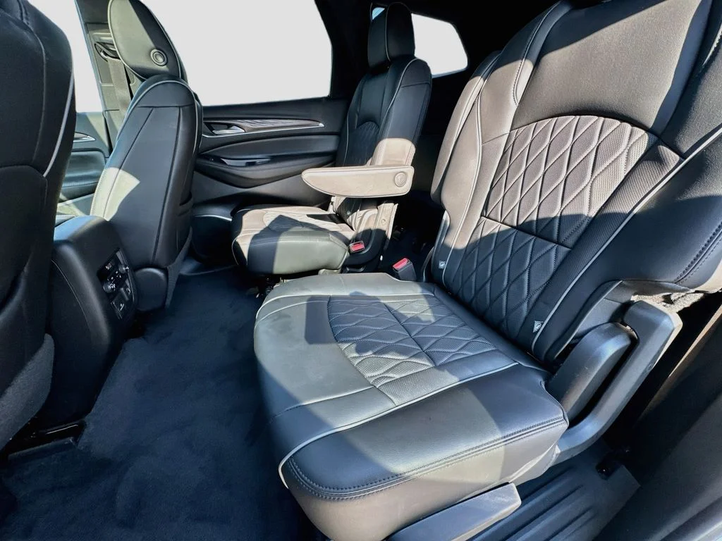 Used 2022 White Buick Avenir image 30