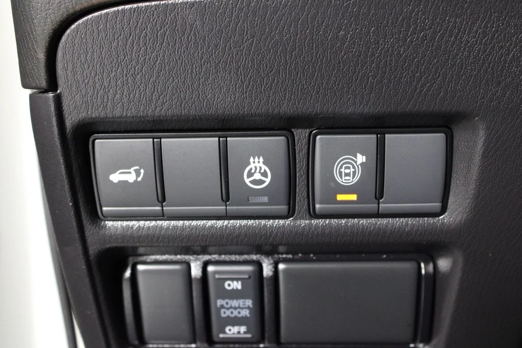 Certified Used 2022 White Nissan Platinum image 26
