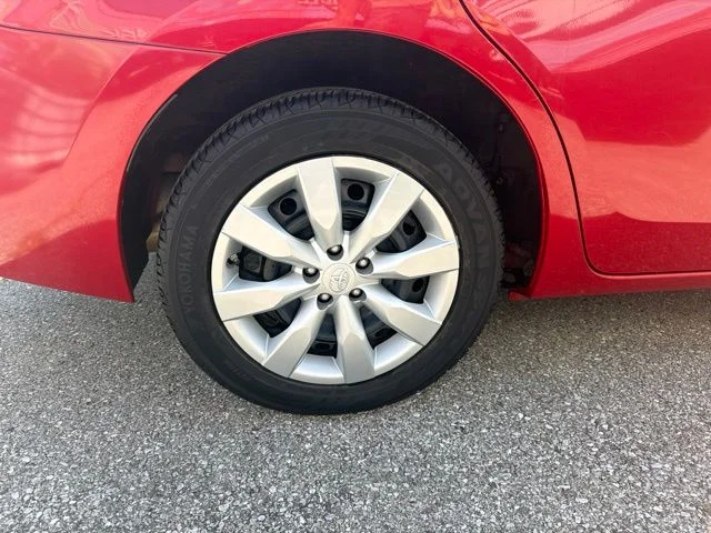 Used 2014 Red Toyota LE image 30