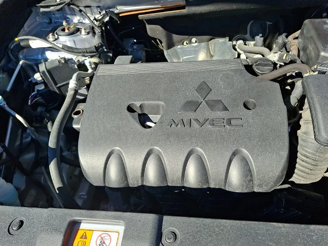 Used 2017 Silver Mitsubishi SEL image 29