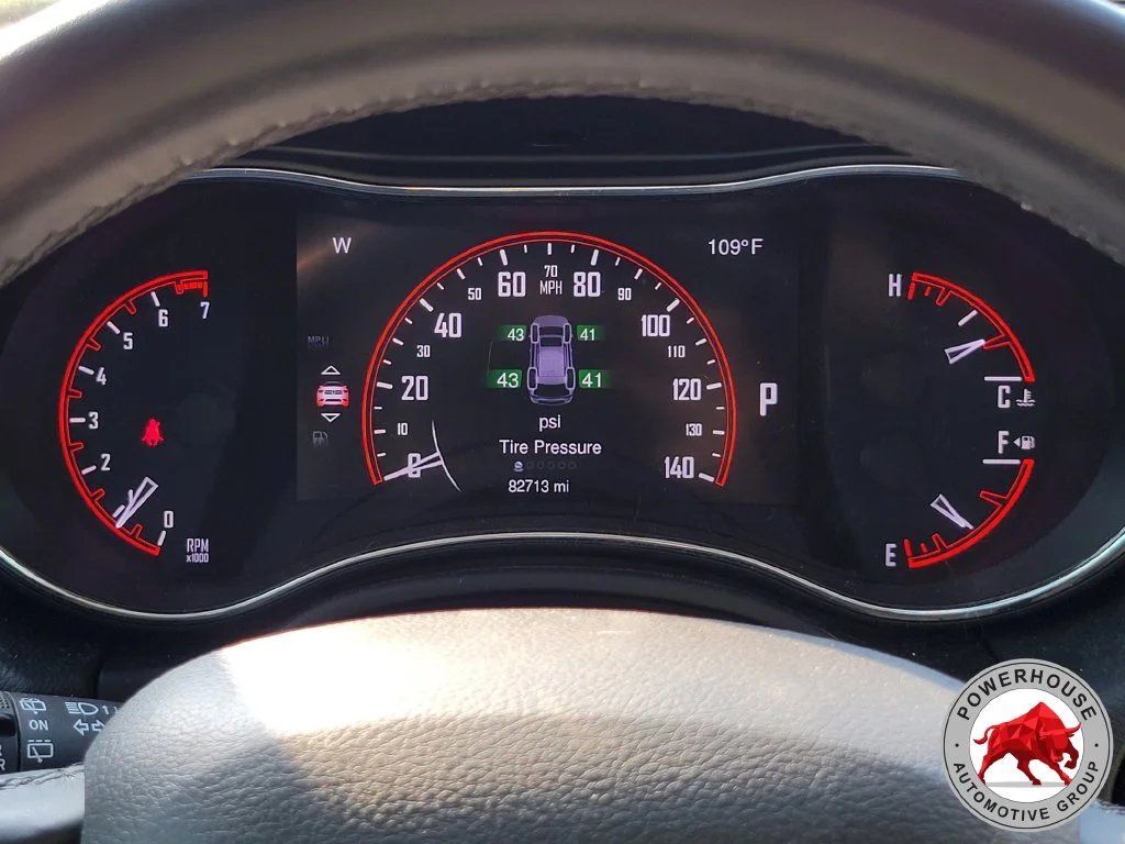 Used 2015 White Dodge SXT image 31