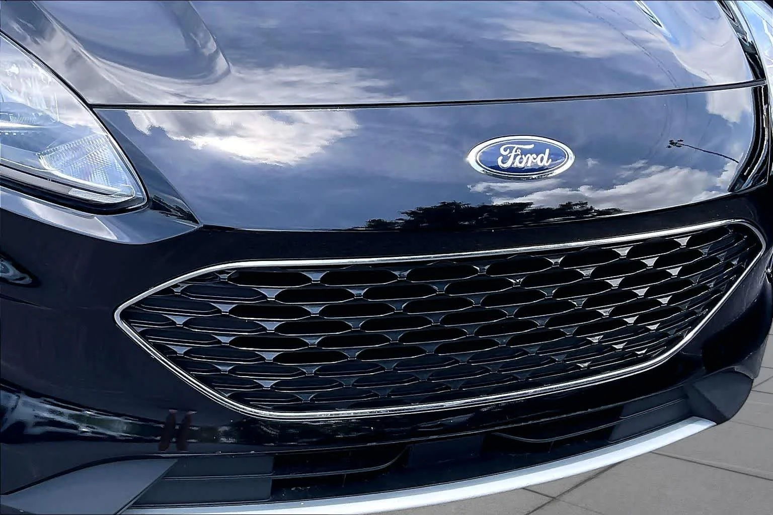 Used 2021 Agate Black Metallic Ford SE image 30