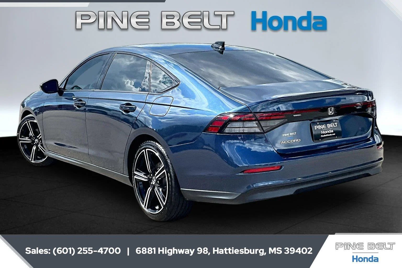 Used 2026 Canyon River Blue Metallic Honda SE image 2