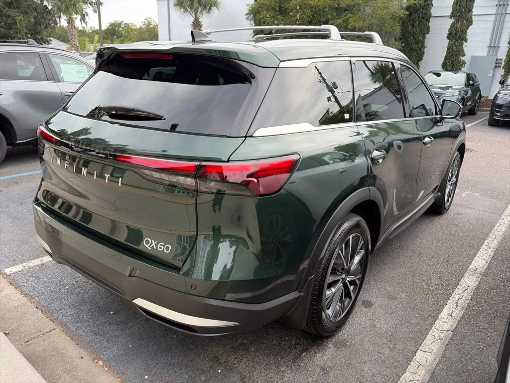 New 2027 DEEP EMERALD INFINITI LUXE image 2