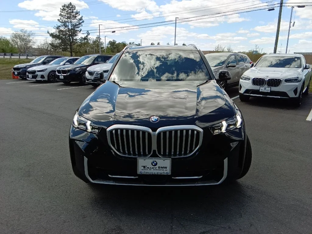 Certified Used 2025 Black Sapphire Metallic BMW xDrive40i image 2