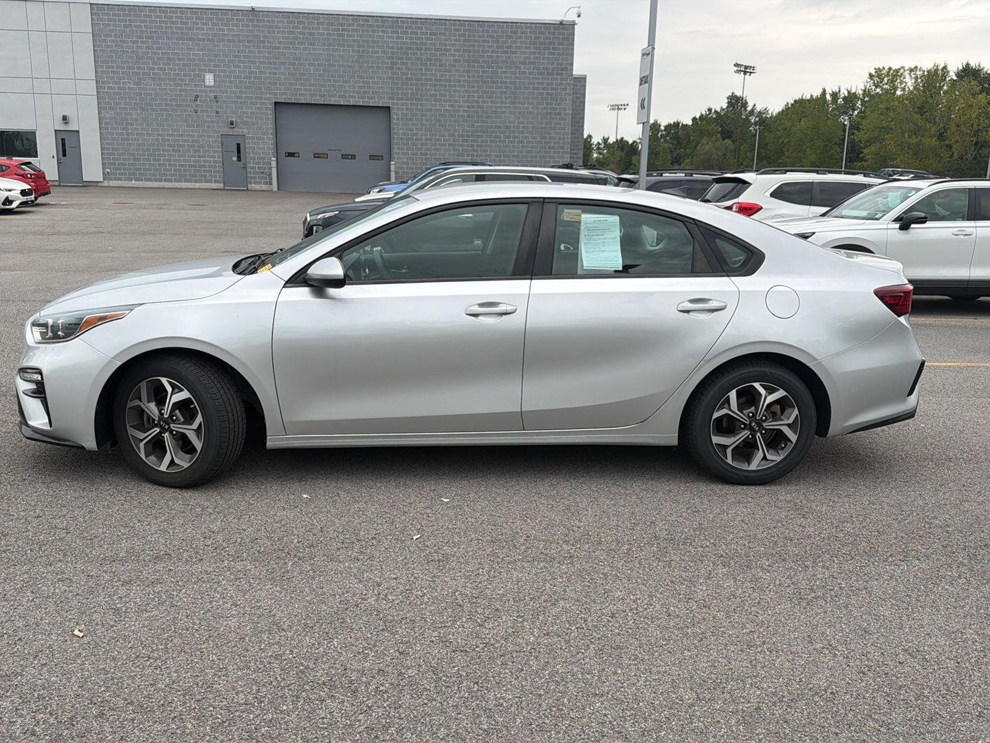 Used 2020 Silky Silver Kia  image 6