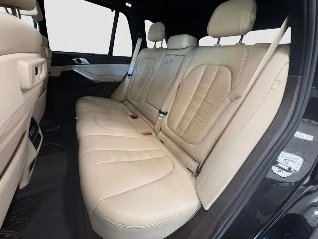 Used 2019 Black BMW xDrive40i image 13