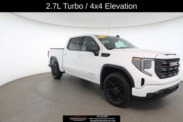 Used 2024 White GMC Elevation image 26