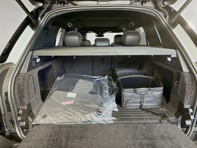 New 2026 Fuji White Land Rover SE image 28