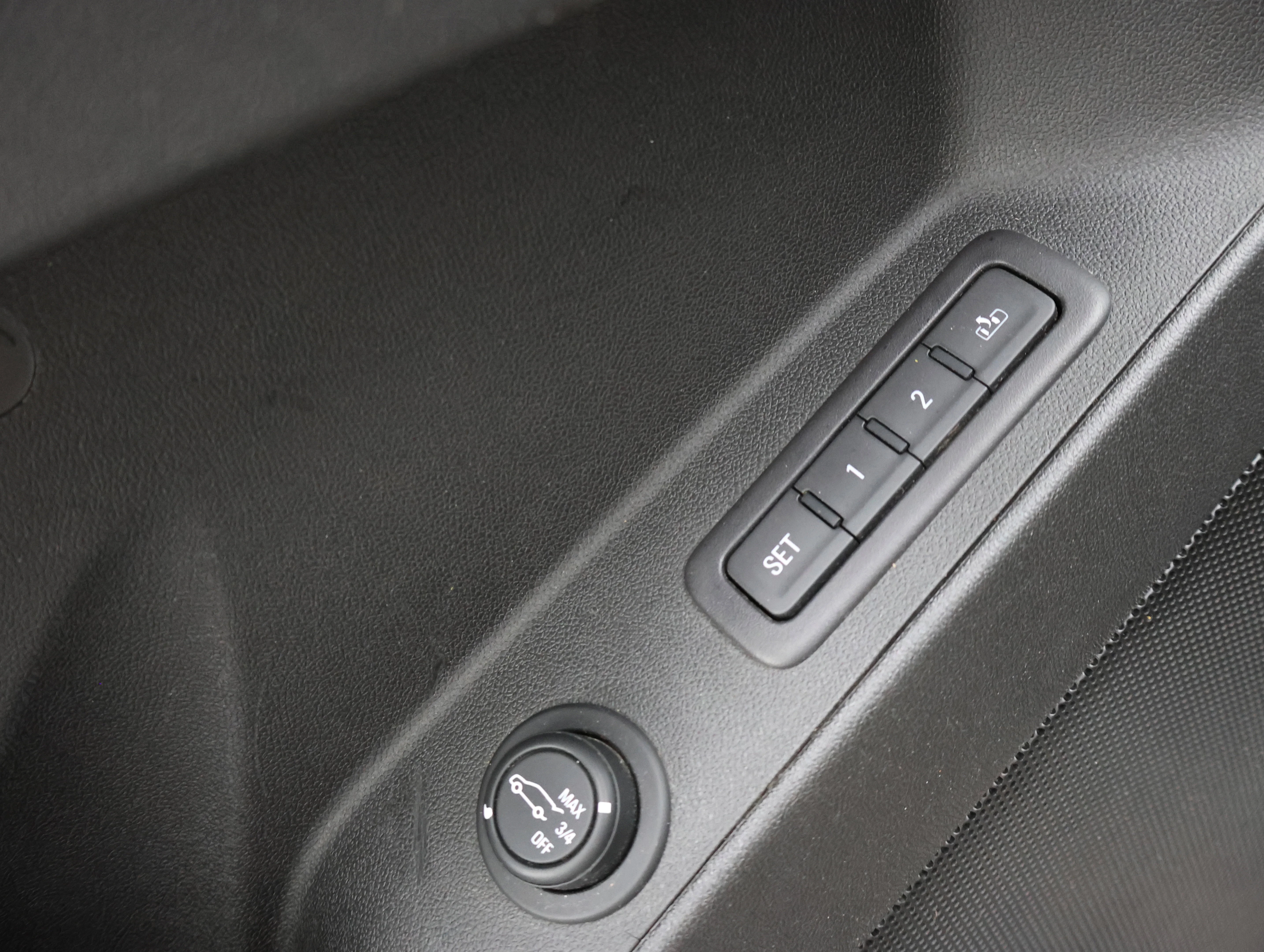 Used 2018 Sandy Ridge Metallic Chevrolet Premier image 42