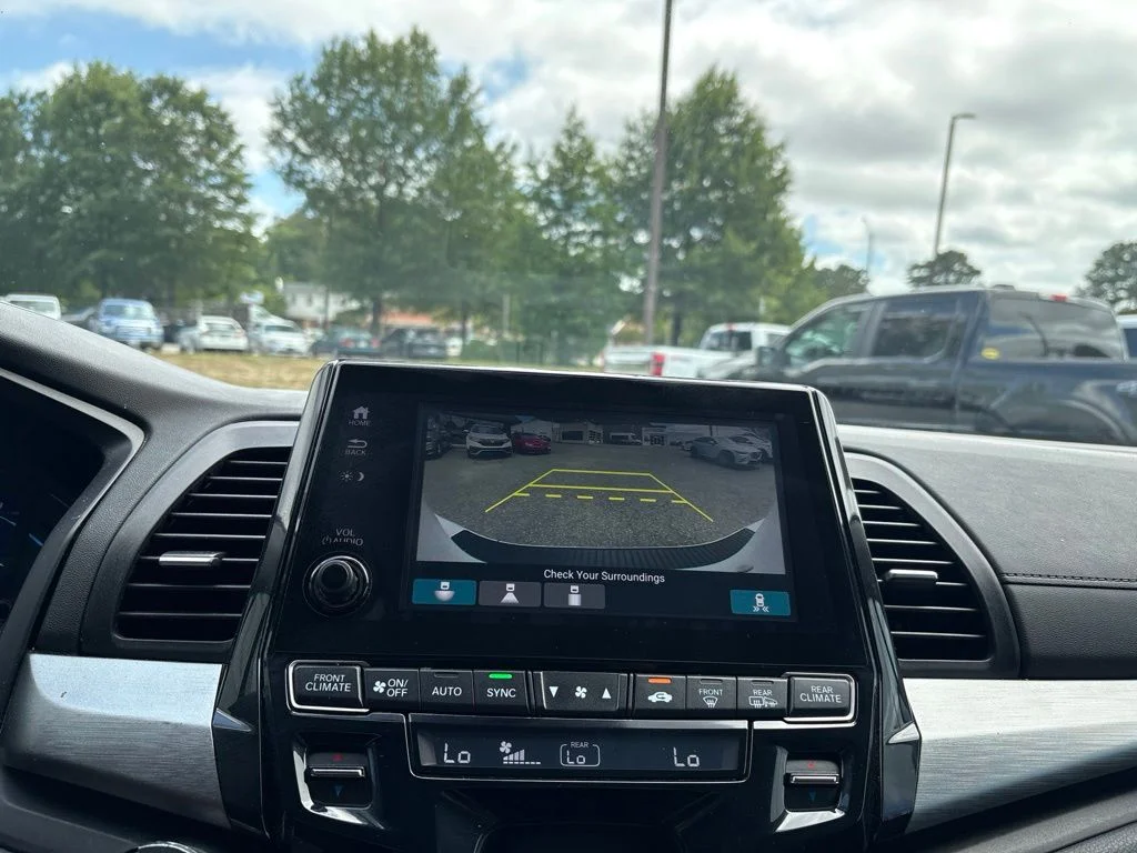 Used 2022 White Honda EX-L image 16
