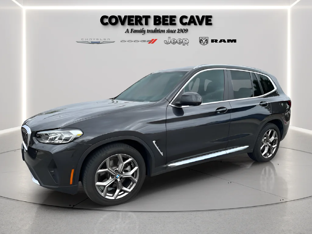 Used 2024 Gray BMW sDrive30i image 4