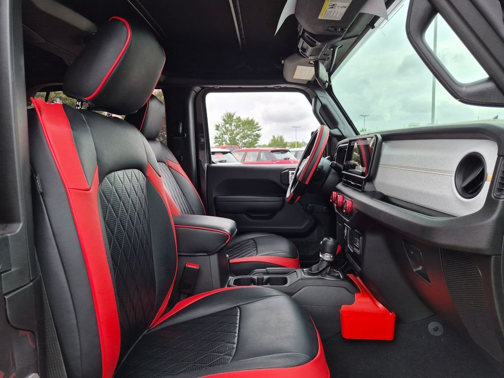 Used 2024 Crystal Metallic Jeep Sport image 21