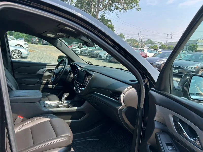 Used 2022 Black Chevrolet LT Sport Utility 4D image 21