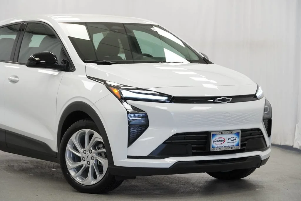 New 2027 Summit White Chevrolet LT image 8