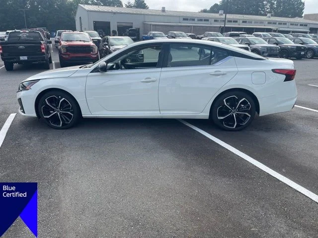 Used 2026 White Nissan 2.5 SR image 2