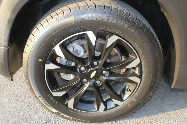 Used 2021 MOSAIC BLACK METALLIC Chevrolet LT image 5