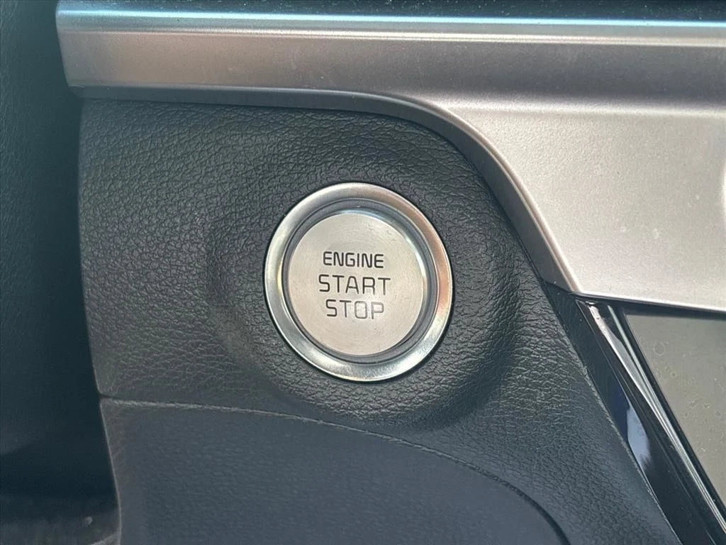 Used 2025 Silver Kia S image 21