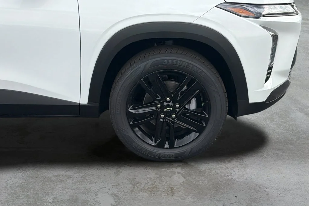 New 2026 Summit White Chevrolet ACTIV image 9