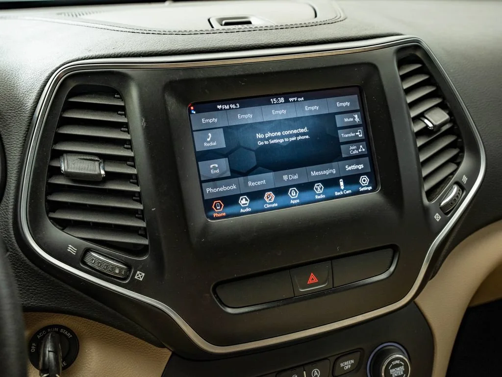 Used 2019 Bright White Clear Coat Jeep Latitude image 34
