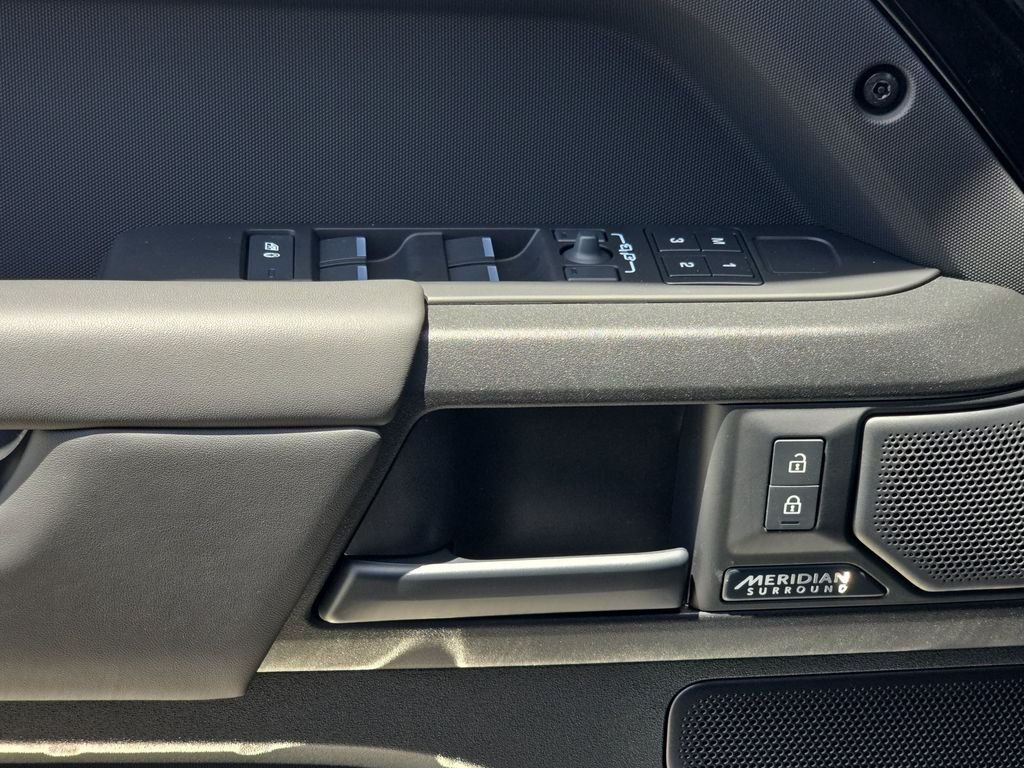 New 2026 Narvik Black Land Rover OCTA Black image 29