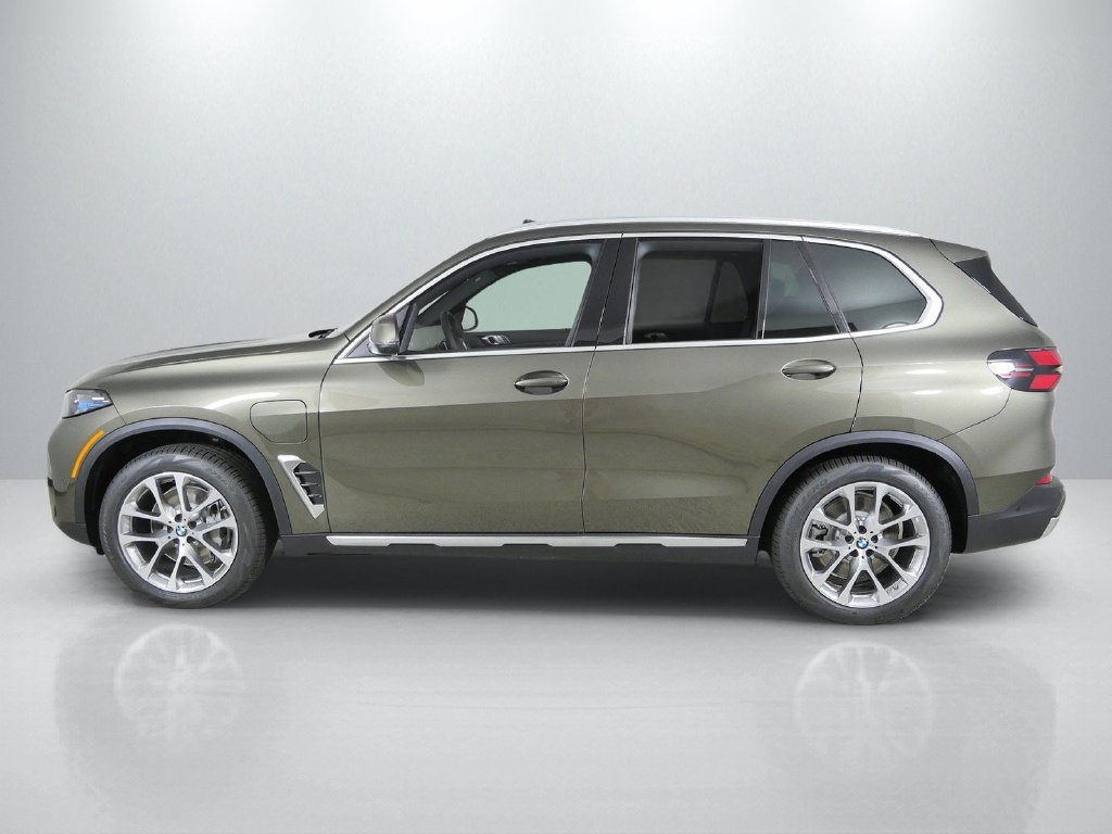 New 2026 Manhattan Green Metallic BMW xDrive50e image 15