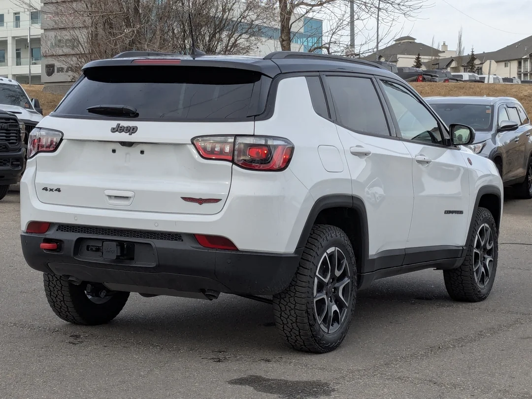 New 2026 White Jeep Trailhawk - - 4x4 - Sun Sound & Nav Group - Pano Roof - Alpine Speakers & More! image 8