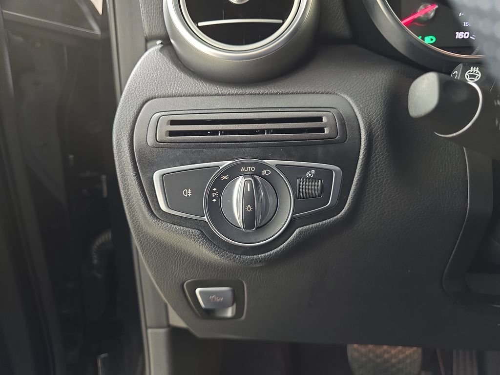 Used 2018 Black Mercedes-Benz GLC 300 image 29
