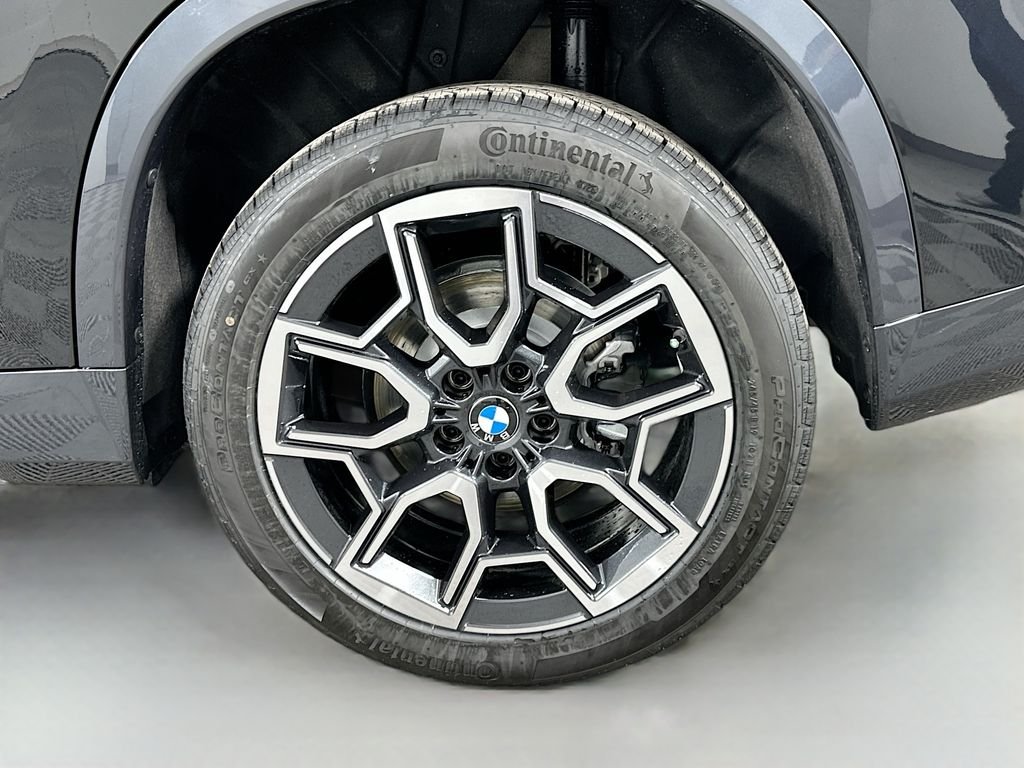 Used 2026 Black Sapphire Metallic BMW xDrive28i image 23