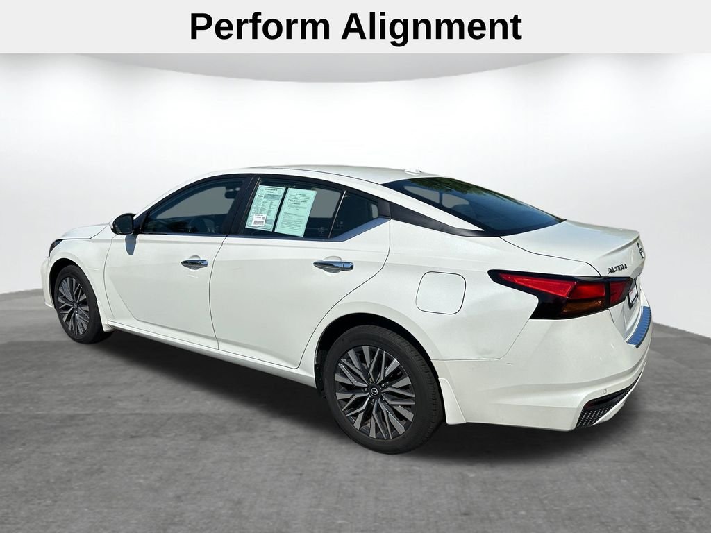 Used 2023 White Nissan 2.5 SV image 9