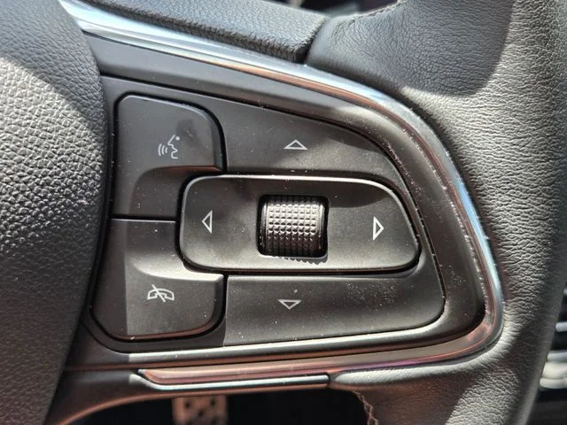 Used 2023 Red Buick Select image 20