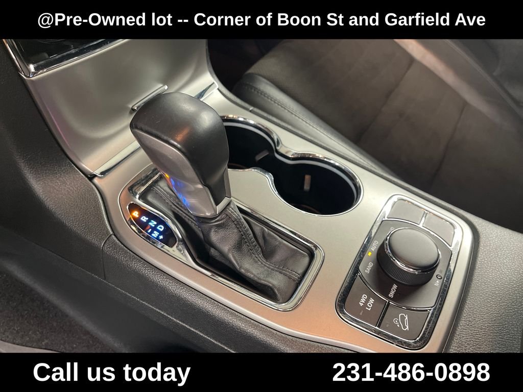 Used 2020  Jeep Laredo image 25
